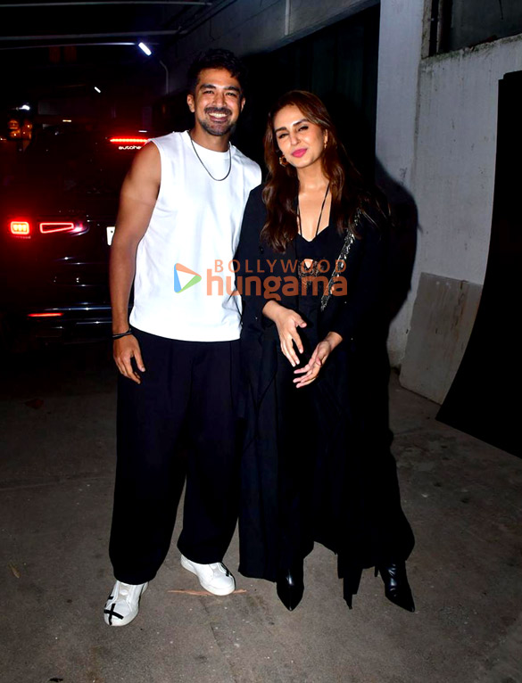 photos sara ali khan huma qureshi and saqib saleem snapped in juhu 5