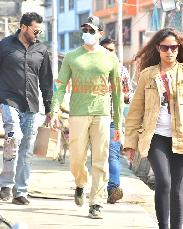 photos sidharth malhotra snapped at versova jetty 1 4