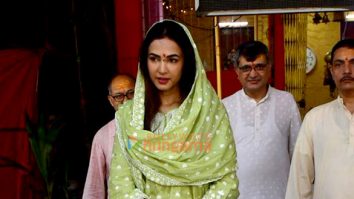 Photos: Sonal Chauhan snapped at a temple in Andheri seeking blessings