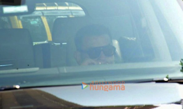 photos sunny deol bobby deol and karan deol snapped outside breach candy hospital 3009 2