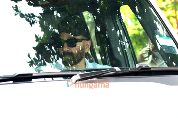 Photos: Sunny Deol, Bobby Deol and Karan Deol snapped outside Breach Candy Hospital