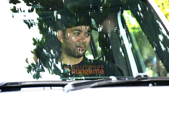 photos sunny deol and karan deol snapped outside breach candy hospital 2
