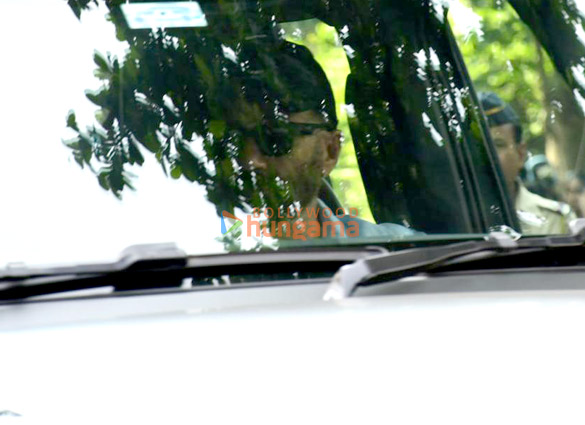 photos sunny deol and karan deol snapped outside breach candy hospital 4
