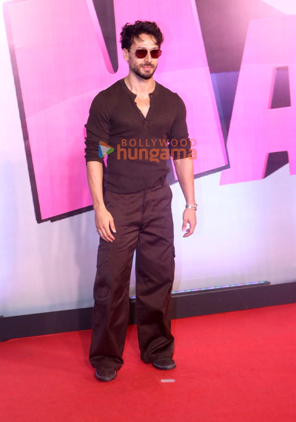 photos tiger shroff vivek oberoi riteish deshmukh aftab shivdasani and others grace the premiere of mastiii 4 1051 6