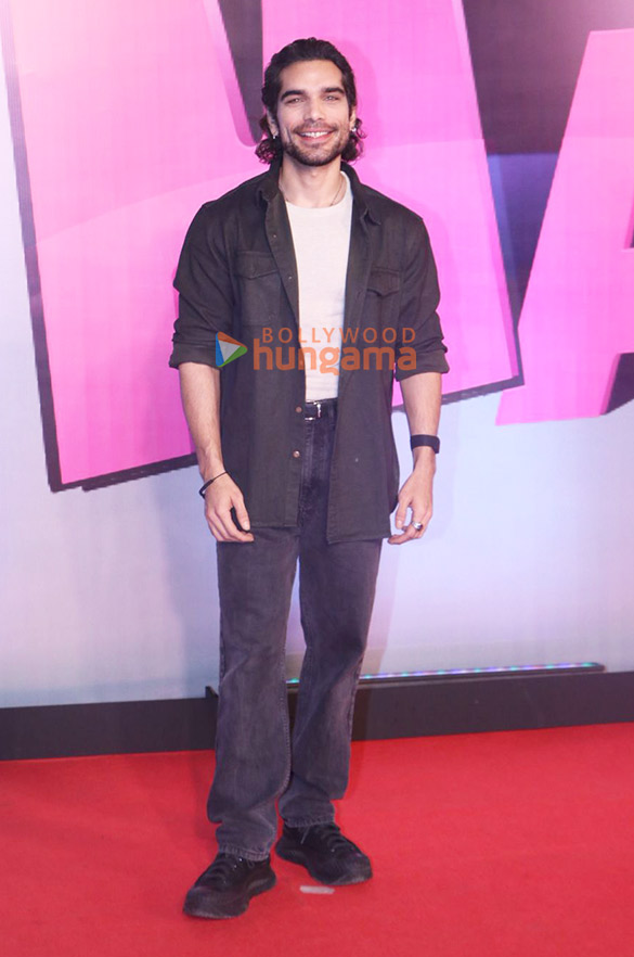 photos tiger shroff vivek oberoi riteish deshmukh aftab shivdasani and others grace the premiere of mastiii 4 1128 11