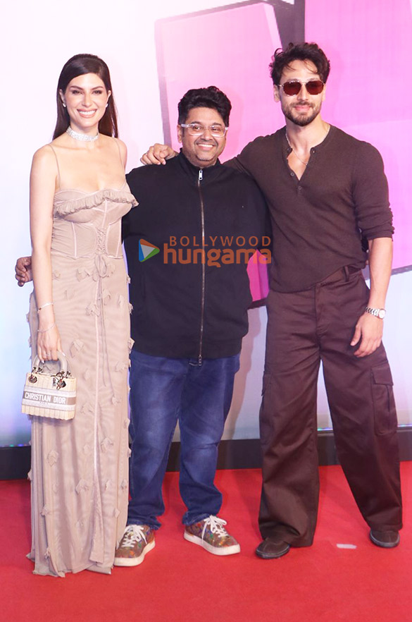 photos tiger shroff vivek oberoi riteish deshmukh aftab shivdasani and others grace the premiere of mastiii 4 1128 15