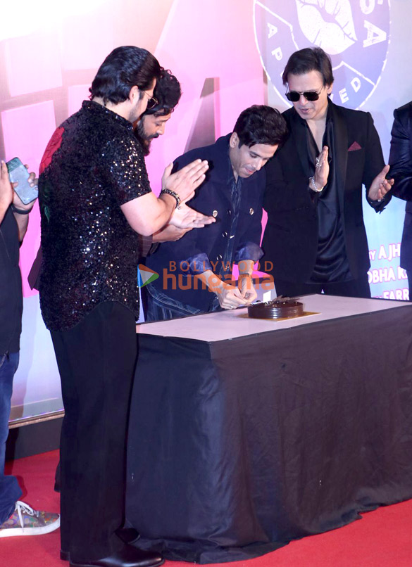 photos tiger shroff vivek oberoi riteish deshmukh aftab shivdasani and others grace the premiere of mastiii 4 5