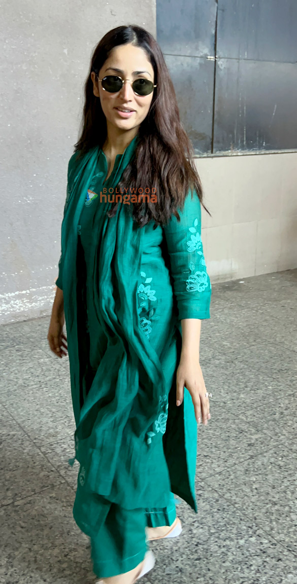 photos yami gautam dhar and shakti kapoor snapped at the airport 3