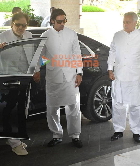 photos zayed khan sanjay khan and others attend late zarine katrak khans prayer meet 3