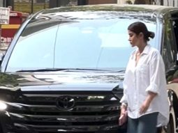 Shanaya Kapoor with mom Maheep Kapoor visits for Dharmendra Ji’s last rites
