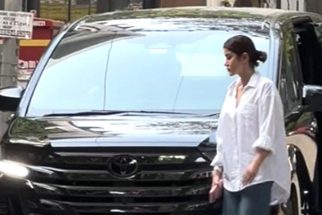 Shanaya Kapoor with mom Maheep Kapoor visits for Dharmendra Ji’s last rites