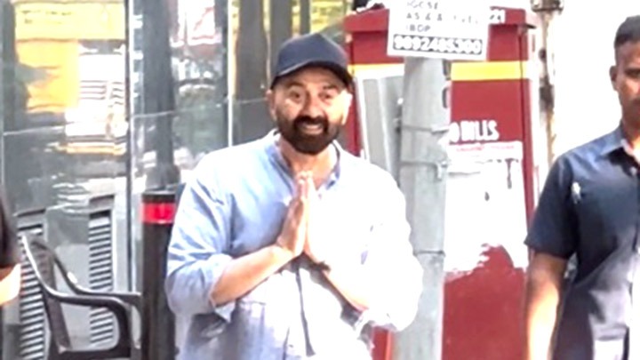 Sunny Deol loses his cool after getting surrounded by the paps