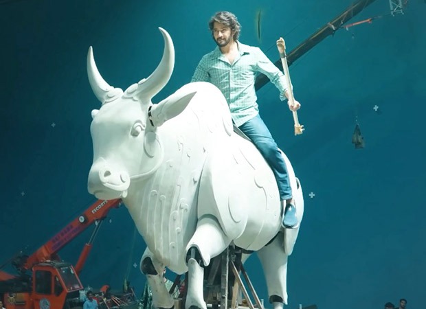 एसएस राजामौली की वाराणसी का बीटीएस वीडियो बताता है कि महेश बाबू का बुल एंट्रेंस कैसे तैयार किया गया था, देखें