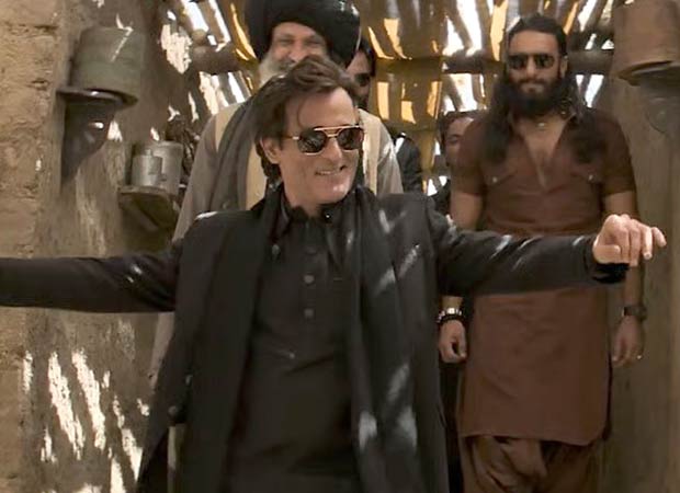  Akshaye Khanna's oxygen level dropped while performing the viral dance scene in Dhurandhar; Vijay Ganguly reveals, "He carried an oxygen cylinder; after every shot, he would put the oxygen mask on"