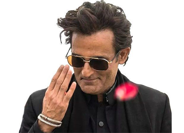 Akshaye Khanna's iconic dance steps from Dhurandhar weren't a part of the script: "Akshaye likes to surprise everyone, including himself" 