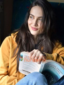 Celeb Photos Of Elli AvrRam