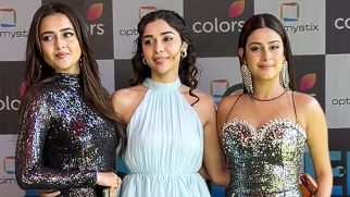 Gorgeous ladies! Isha Malviya pose with Eisha Singh!