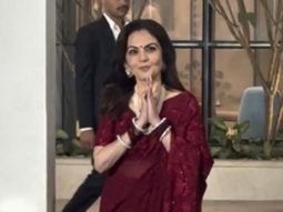 Nita Ambani greet the paps