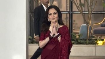 Nita Ambani greet the paps