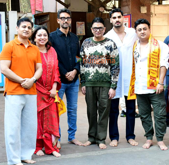 photos ahan shetty bhushan kumar and others seeks blessings at siddhivinayak temple before the release of border 2 3