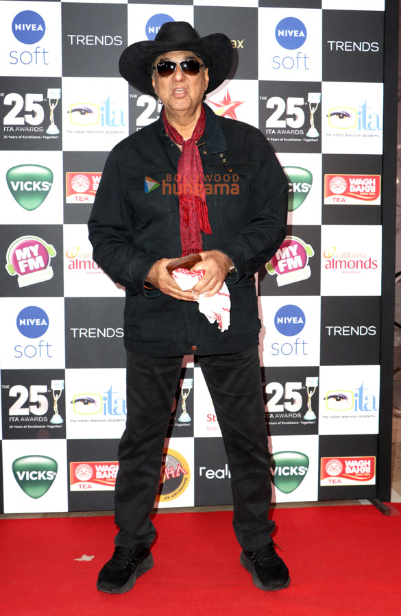 photos alia bhatt daisy shah manoj bajpayee and others grace the red carpet of the 25th ita awards 23