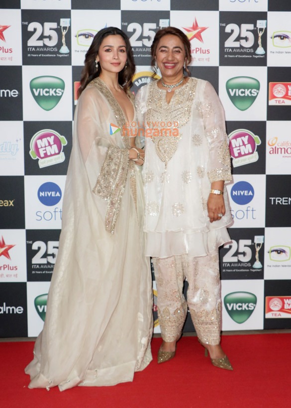 photos alia bhatt daisy shah manoj bajpayee and others grace the red carpet of the 25th ita awards 3 4