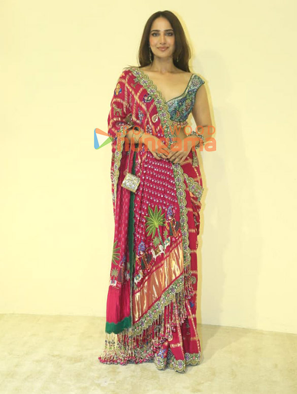 photos ananya panday janhvi kapoor gauri khan jackie shroff and others snapped at swadesh event 7