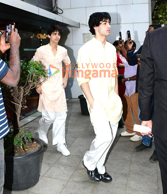 photos hrithik roshan and saba azad and others snapped in bandra 2