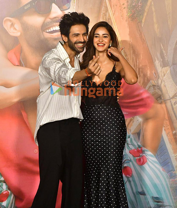 photos kartik aaryan ananya panday karan johar and others grace the trailer launch of tu meri main tera main tera tu meri 11