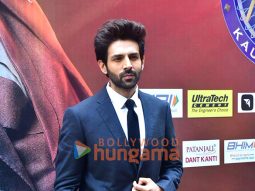 Photos: Kartik Aaryan and Ananya Panday snapped on the sets of Kaun Banega Crorepati