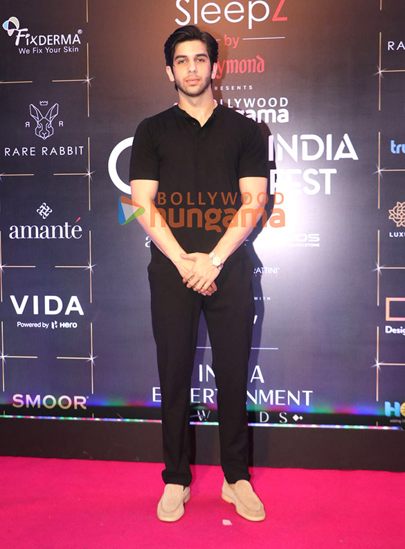 photos kriti sanon ameesha patel ahaan panday aneet padda elnaaz norouzi sanjeeda sheikh and others grace the red carpet and awards ceremony of bollywood hungama ott india fest 2025 12452 17