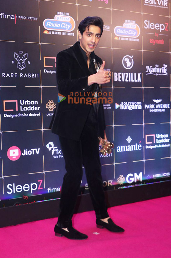 photos kriti sanon ameesha patel ahaan panday aneet padda vicky kaushal rakul preet singh and others grace the red carpet and 1