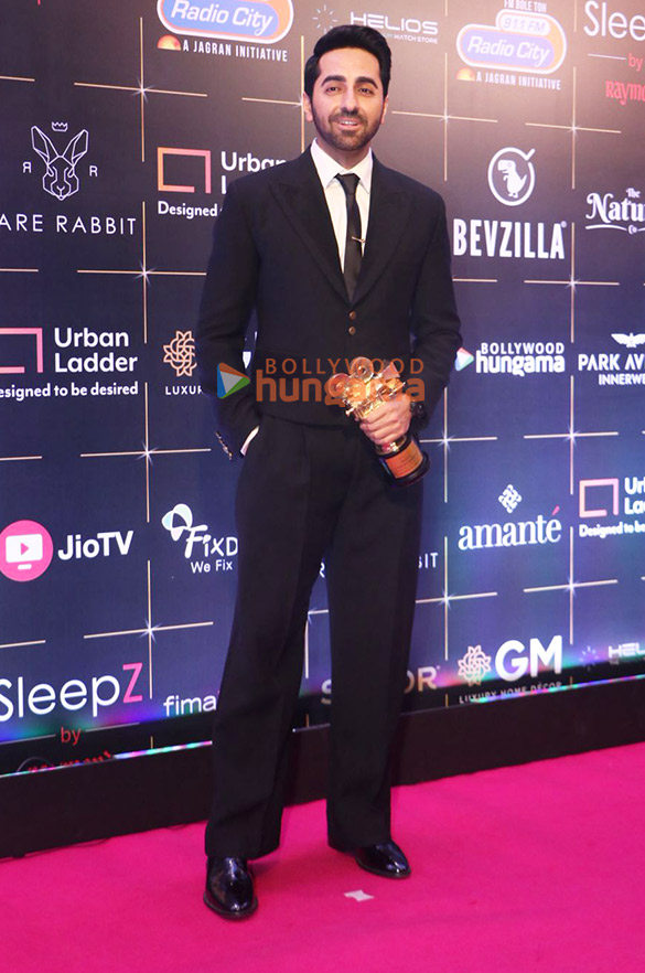 photos kriti sanon ameesha patel ahaan panday aneet padda vicky kaushal rakul preet singh and others grace the red carpet and 5