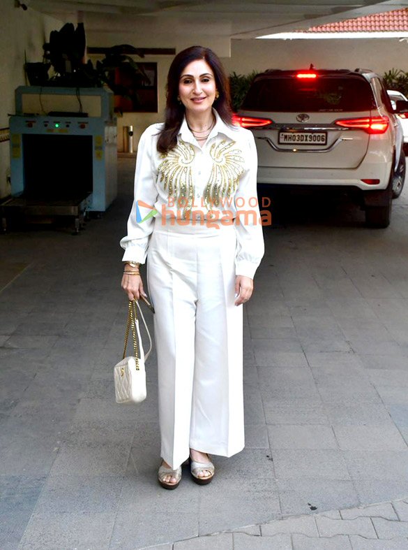 photos kritika kamra anya singh juhi babbar anjali sivaraman and geeta phogat snapped in juhu 8
