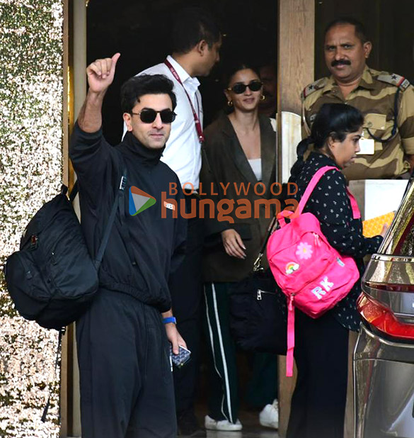 photos ranbir kapoor and alia bhatt snapped at kalina airport 2 4