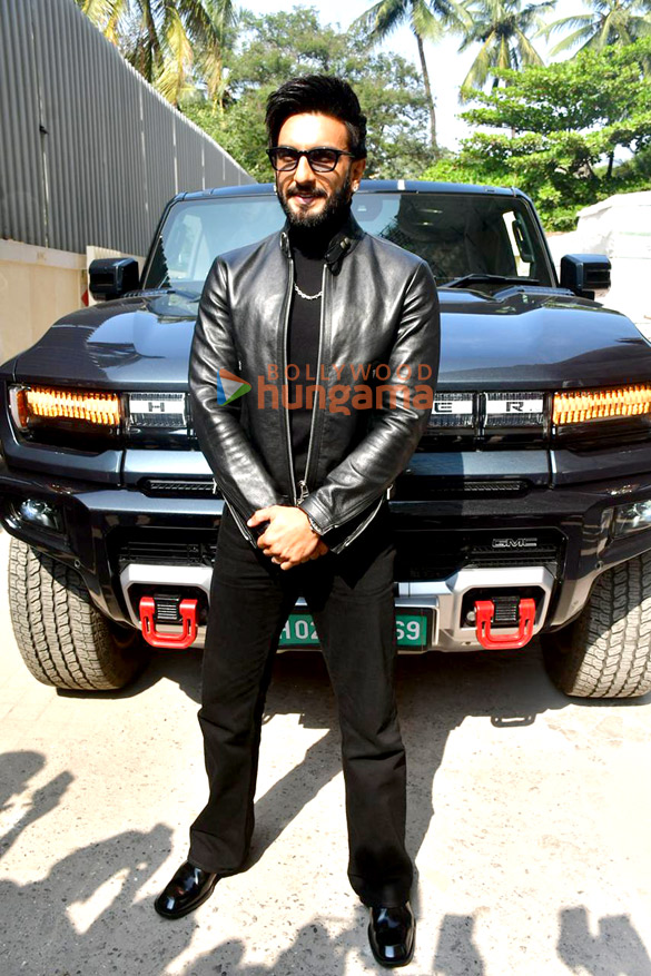 photos ranveer singh snapped outside juhu pvr 1