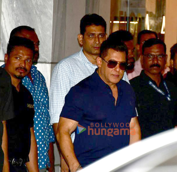 photos salman khan arbaaz khan salim khan helen and others snapped at sohail khans birthday party in bandra 2
