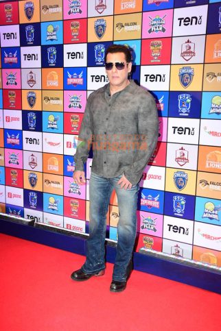Photos: Salman Khan, Hrithik Roshan, Ajay Devgn, Akshay Kumar, Saif Ali Khan and others grace the Season 3 Player Auction of Indian Street Premier League (ISPL)
