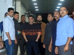 Photos: Salman Khan, Sohail Khan, Salim Khan and others snapped at Arbaaz Khan and Sshura Khan’s marriage anniversary