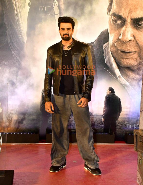 photos salman khan sunny deol bobby deol and others attend special screening of ikkis 8