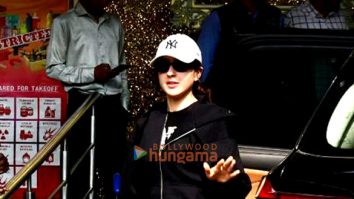 Photos: Sara Ali Khan snapped at Kalina airport