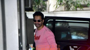 Photos: Varun Dhawan snapped in Andheri