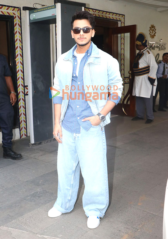 photos vicky kaushal raghav juyal ishaan khatter aditya roy kapur and vishal jethwa spotted at a pre christmas party 3