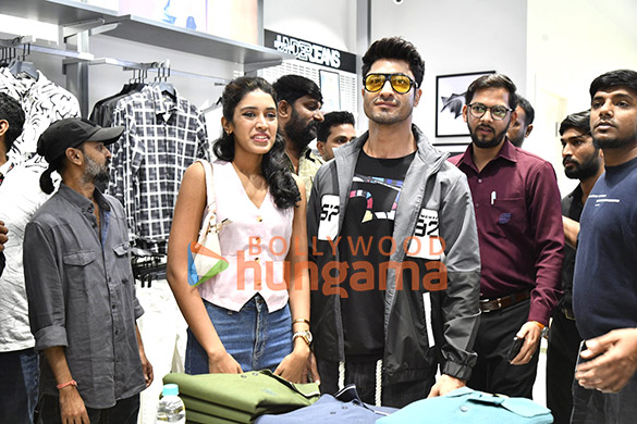 photos vidyut jammwal snapped promoting spykars daur apna hai campaign at sarath city mall hyderabad 3