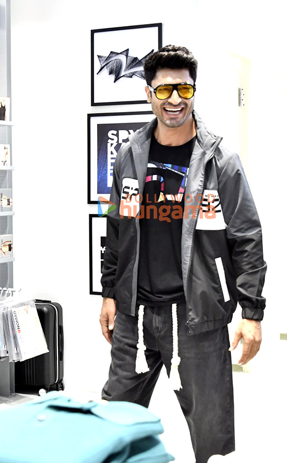 photos vidyut jammwal snapped promoting spykars daur apna hai campaign at sarath city mall hyderabad 4