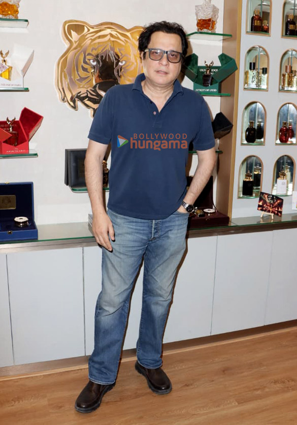 photos vishal jethwa ayesha jhulka aarti chhabria and others at re opening of rohit vermas store in juhu 16