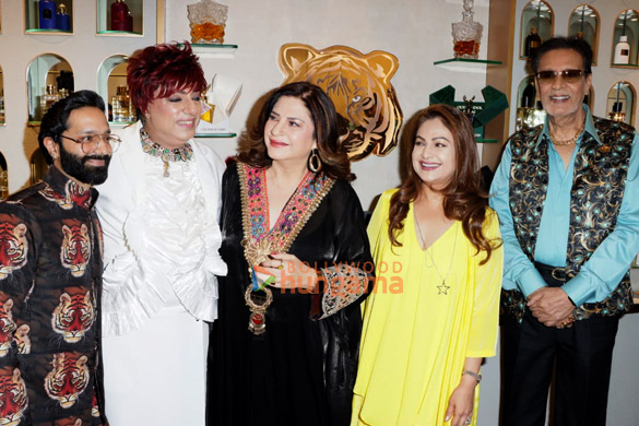photos vishal jethwa ayesha jhulka aarti chhabria and others at re opening of rohit vermas store in juhu 6