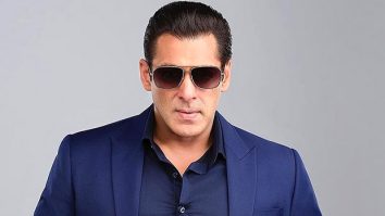 Salman Khan rings in 60 at Panvel farmhouse; Dhoni dances, a few miss the bash