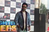 Vivian Dsena slays in his denim on denim look