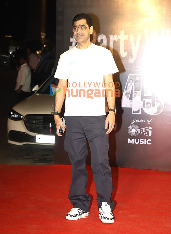 photos aamir khan shilpa shetty raashii khanna and others snapped at tips event and ramesh tauranis birthday 26